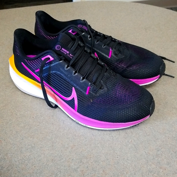 Nike Shoes - Nike Air Running Shoes